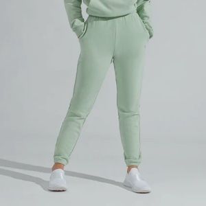 Buffbunny cloud joggers medium like new